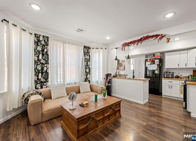 Property at 212 Goldsmith Ave, Newark, NJ 07112, 8 beds, 3.5 baths