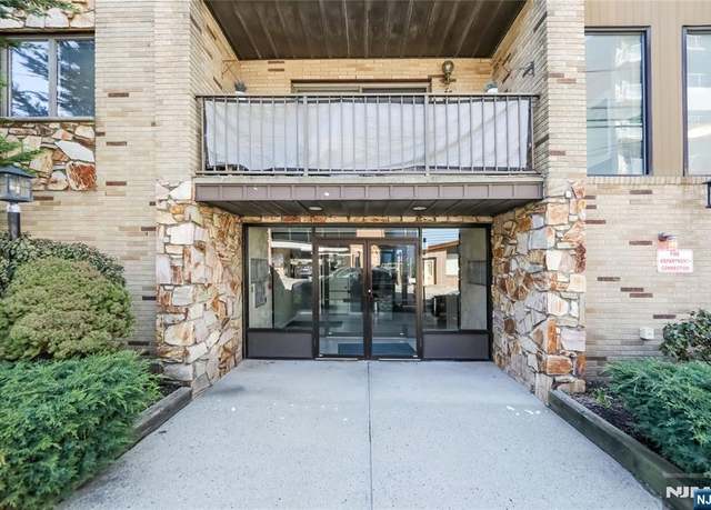 Property at 314 Palisade Ave Unit 2A, Cliffside Park, NJ 07010, 2 beds, 2 baths