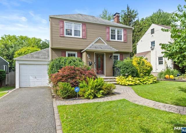 Property at 426 Cumberland Ave, Teaneck, NJ 07666, 3 beds, 1.5 baths