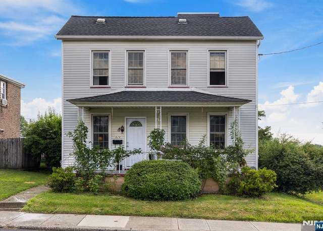 Property at 828 Columbus Ave, Phillipsburg, NJ 08865, 2 beds, 1.5 baths