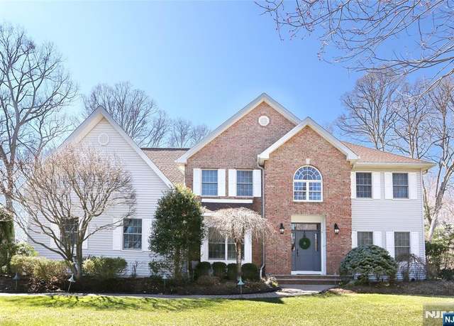 Property at 18 Whispering Pines Dr, Mahwah, NJ 07430, 5 beds, 4 baths