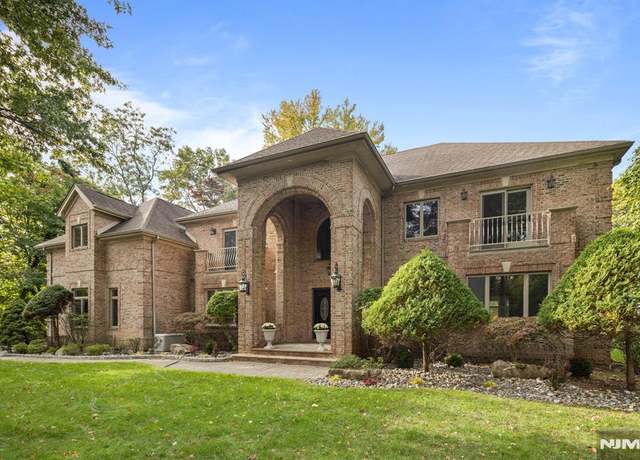 Property at 18 Richard Ct, Closter, NJ 07624, 6 beds, 6 baths