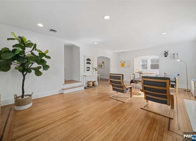 Property at 139 Sussex Rd, Tenafly, NJ 07670, 4 beds, 2.5 baths