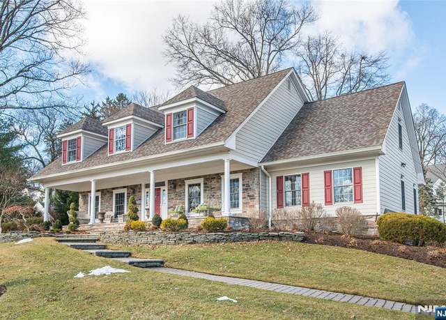 Property at 717 Birchwood Dr, Wyckoff, NJ 07481, 5 beds, 5.5 baths