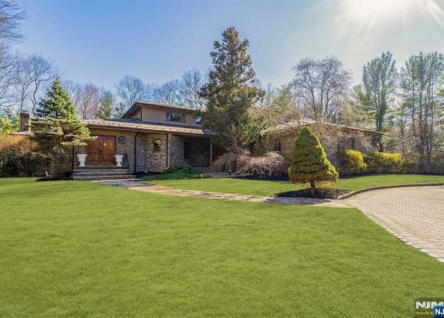 Property at 23 Trotters Ln, Mahwah, NJ 07430, 5 beds, 5.5 baths