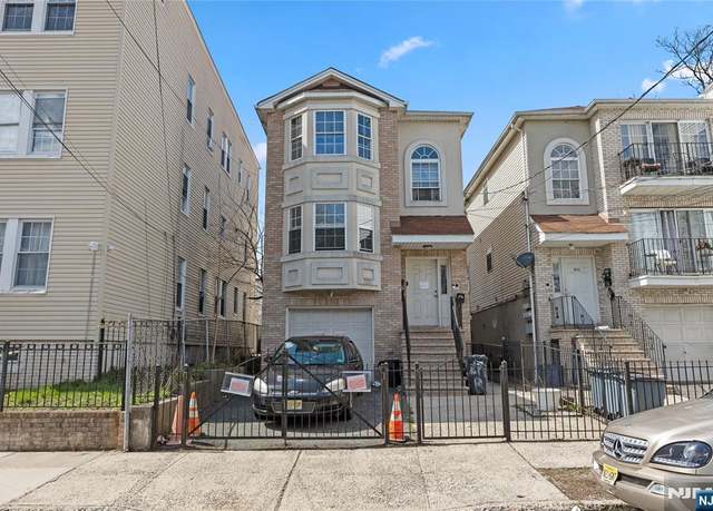 Property at 271 Ellis Ave, Irvington, NJ 07111, 6 beds, 4 baths
