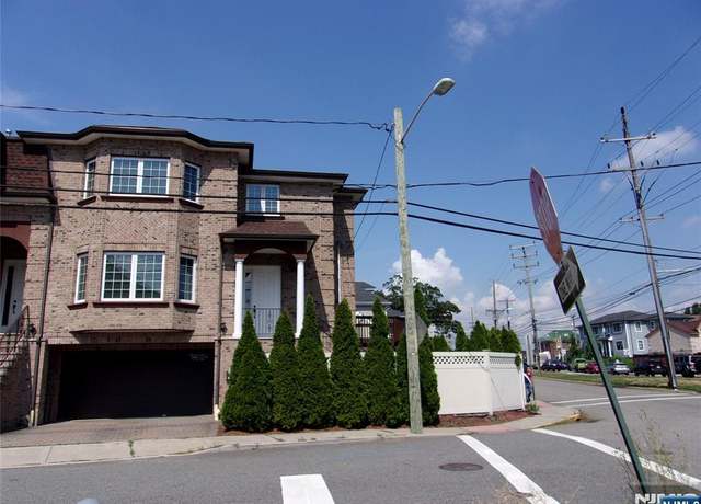 Property at 811 Edgewood Ln Unit B, Fort Lee, NJ 07024, 3 beds, 3 baths