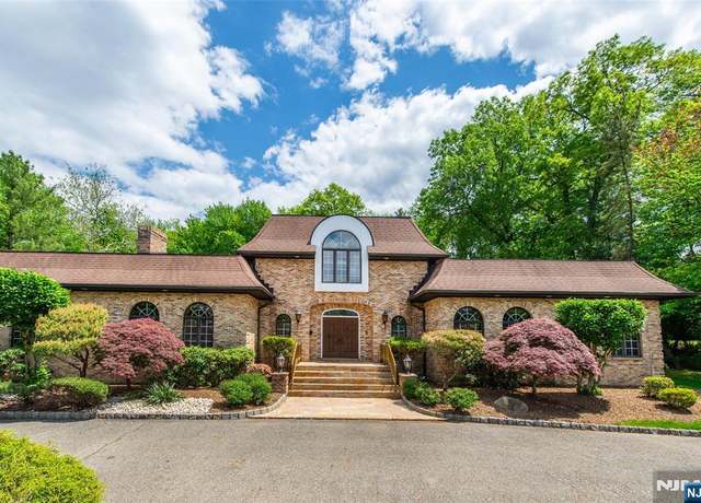 Property at 3 Vanderbilt Dr, Livingston, NJ 07039, 6 beds, 5.5 baths