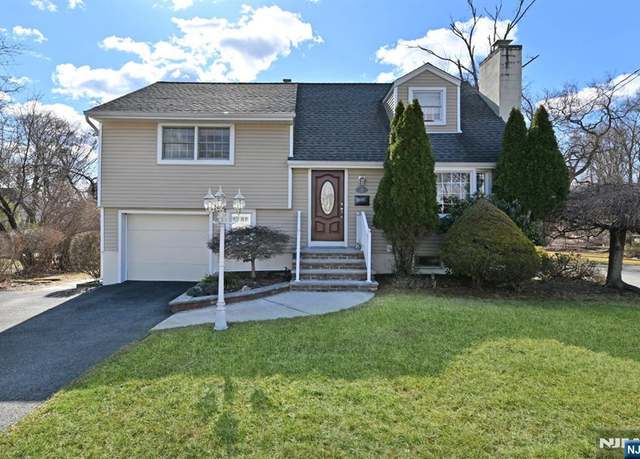 Property at 11 Hobart Ct, Rochelle Park, NJ 07662, 3 beds, 2.5 baths