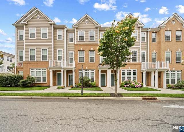 Property at 119 Eisenhower Ln #2104, Wood Ridge, NJ 07075, 2 beds, 2.5 baths