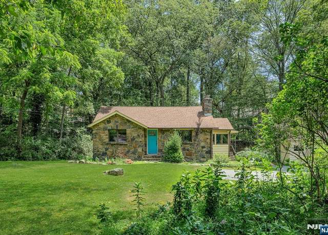 Property at 8 Virginia Rd, Montville Township, NJ 07045, 2 beds, 2 baths