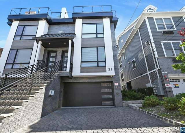 Property at 21 Cumbermeade, Fort Lee, NJ 07024, 3 beds, 3.5 baths