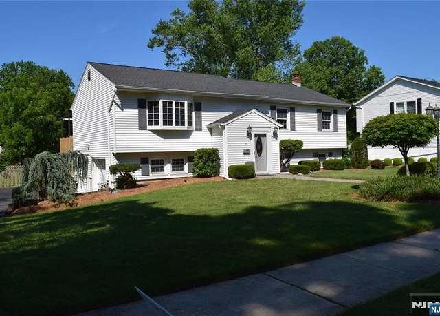 Property at 7 Hanover Pl, Wayne, NJ 07470, 3 beds, 2 baths