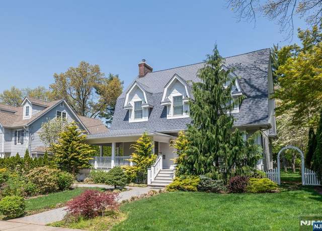 Property at 189 Park Ave, Leonia, NJ 07605, 4 beds, 3.5 baths