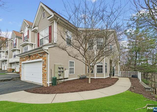 Property at 1510 Vista Ter, Pompton Lakes, NJ 07442, 3 beds, 2.5 baths