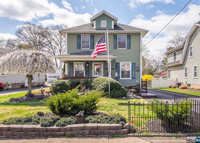 Property at 642 Lincoln Ave, Pompton Lakes, NJ 07442, 4 beds, 2.5 baths