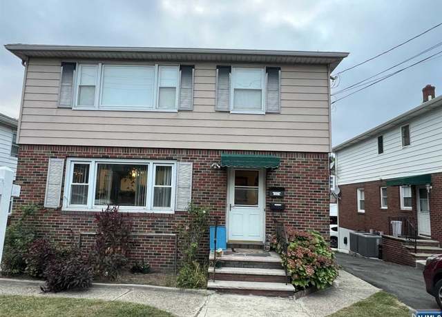 Property at 2413 3rd St, Fort Lee, NJ 07024, 7 beds, 3 baths