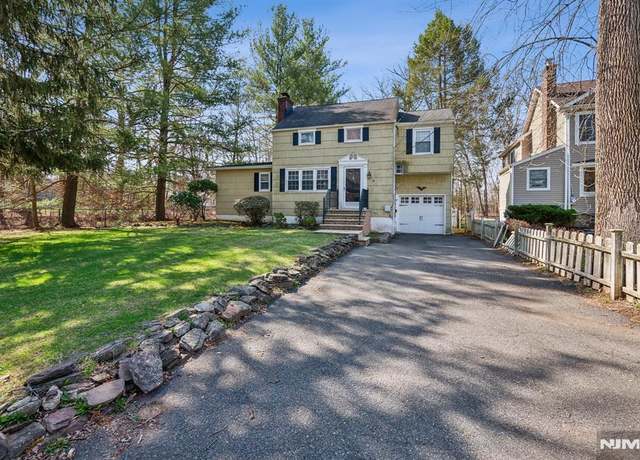 Property at 26 N Wardell Rd, Livingston, NJ 07039, 3 beds, 1.5 baths