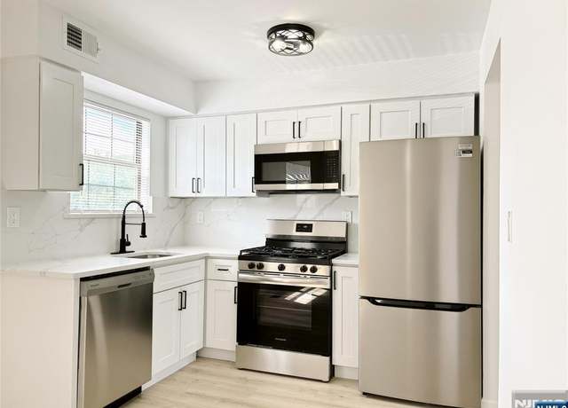 Property at 197 Riva Dr, Hackettstown, NJ 07840, 2 beds, 1.5 baths