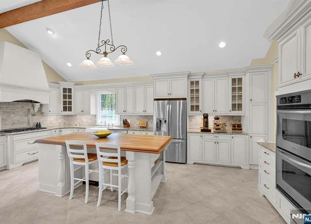 Property at 28 Bisset Dr, West Milford, NJ 07480, 4 beds, 2.5 baths