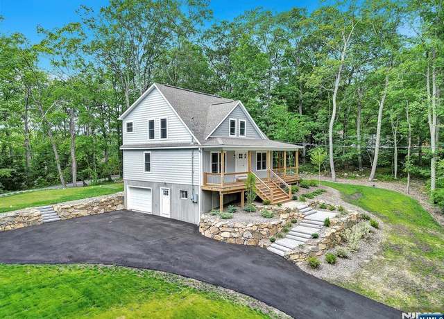 Property at 305 Mountainside Dr, Vernon, NJ 07422, 3 beds, 3 baths