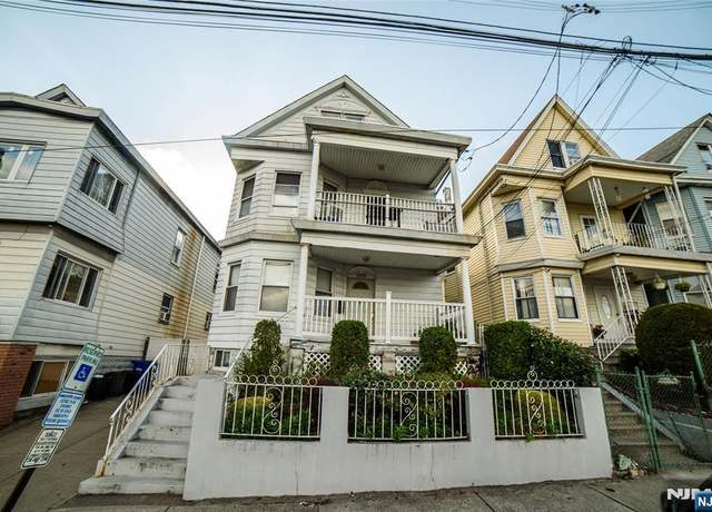 Property at 880 19th St, Paterson, NJ 07501, 8 beds, 3 baths