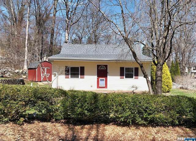 Property at 8 Quinton Rd, West Milford, NJ 07421, 2 beds, 1 bath