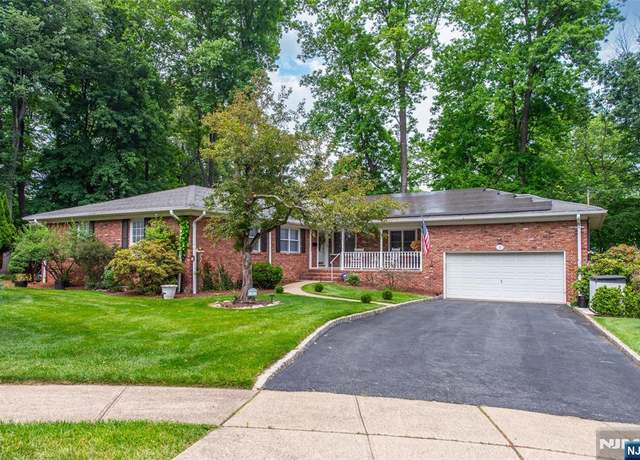 Property at 12 Ravine Rd, Verona, NJ 07044, 4 beds, 3.5 baths