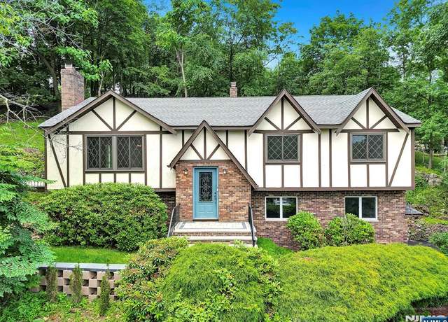 Property at 6 Hazel St, Woodland Park, NJ 07424, 3 beds, 3 baths