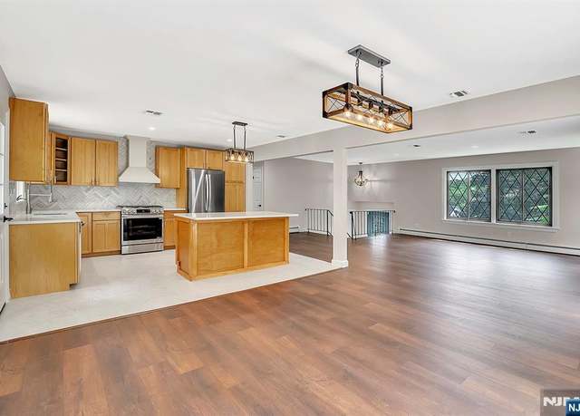 Property at 6 Hazel St, Woodland Park, NJ 07424, 3 beds, 3 baths