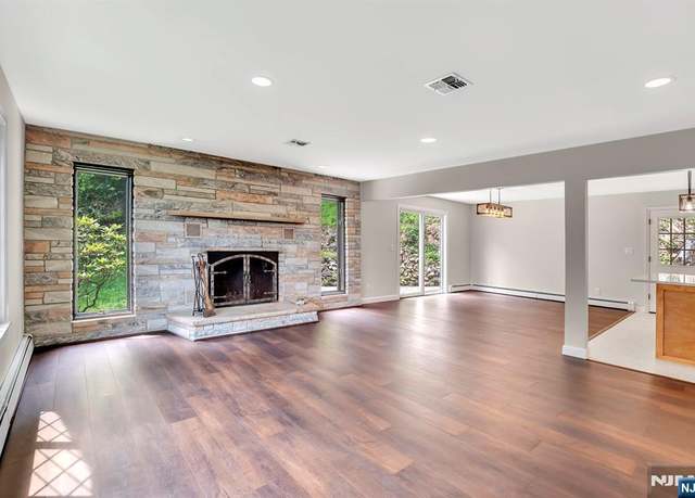 Property at 6 Hazel St, Woodland Park, NJ 07424, 3 beds, 3 baths