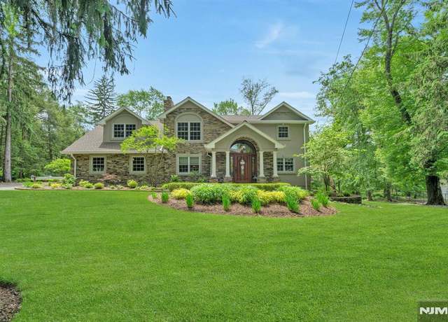 Property at 20 W Crescent Ave, Mahwah, NJ 07430, 5 beds, 3.5 baths