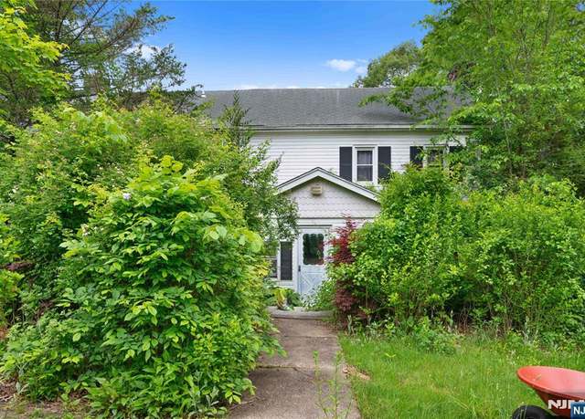 Property at 50 Meriden Rd, Rockaway Township, NJ 07866, 3 beds, 1 bath