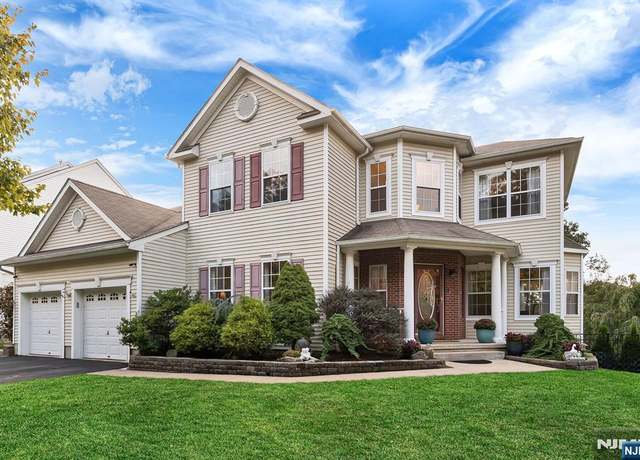 Property at 634 Skyline Dr, Jefferson Township, NJ 07849, 4 beds, 3.5 baths