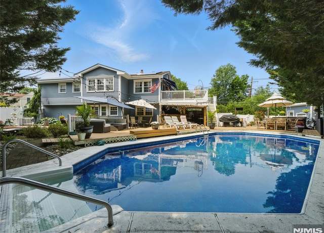 Property at 31 Howland Cir, West Caldwell, NJ 07006, 5 beds, 3 baths