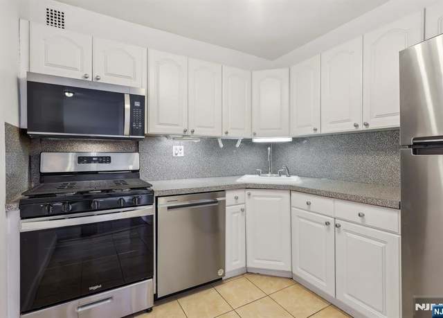 Property at 2100 Linwood Ave Unit 2G, Fort Lee, NJ 07024, 2 beds, 2 baths