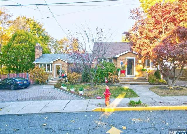 Property at 15 Wagner Ave, Wallington, NJ 07057, 7 beds, 5.5 baths