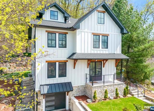 Property at 9 Palmer Pl, Leonia, NJ 07605, 4 beds, 3.5 baths