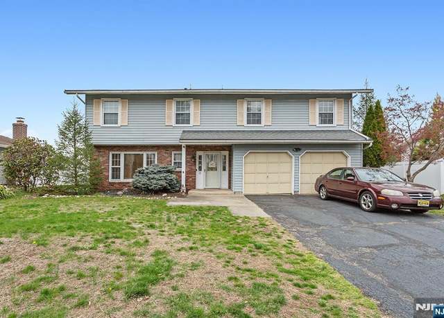 Property at 22 Chicopee Dr, Wayne, NJ 07470, 3 beds, 2.5 baths