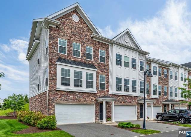 Property at 2 Gerhard Pl, Morris Township, NJ 07960, 3 beds, 3.5 baths
