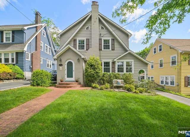Property at 86 Hillside Ave, Verona, NJ 07044, 3 beds, 2.5 baths