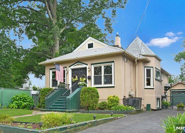 Property at 98 Smith Ave, Bergenfield, NJ 07621, 2 beds, 1.5 baths