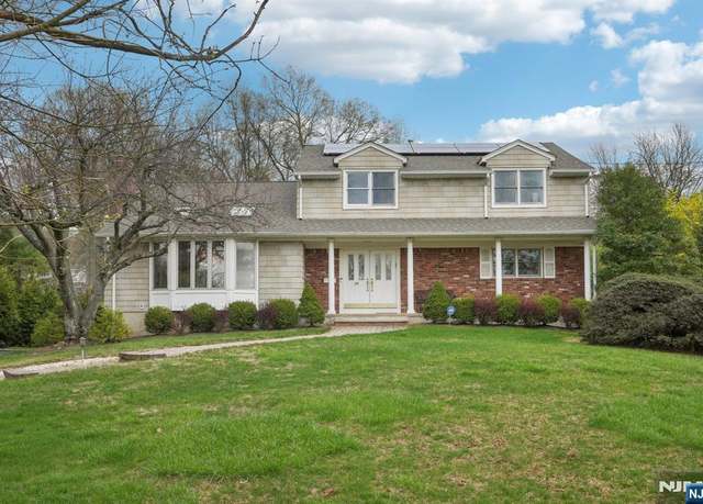 Property at 91 N Hillside Ave, Livingston, NJ 07039, 4 beds, 3.5 baths