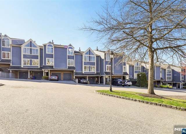 Property at 226 Cambridge Dr, Ramsey, NJ 07446, 2 beds, 2.5 baths
