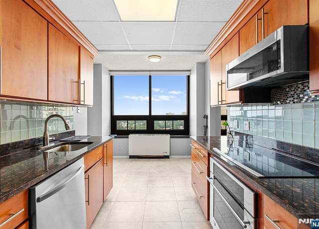 Property at 800 Palisade Ave #2007, Fort Lee, NJ 07024, 1 bed, 1 bath