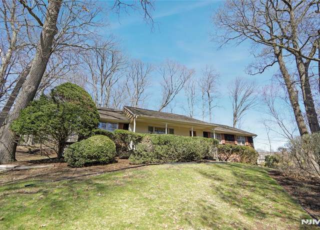 Property at 715 King Rd, Franklin Lakes, NJ 07417, 3 beds, 2 baths