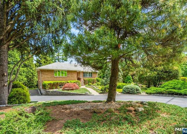 Property at 714 Hemlock Dr, Oradell, NJ 07649, 5 beds, 3 baths