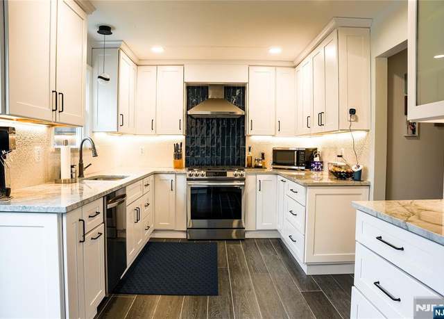 Property at 104 Lincoln Park Rd, Pequannock Township, NJ 07440, 2 beds, 1.5 baths