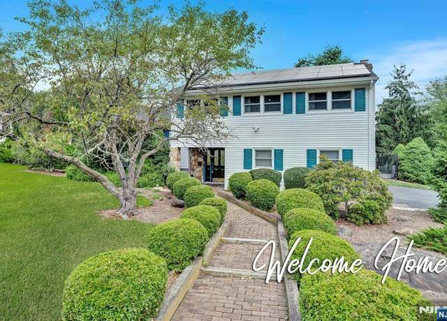 Property at 4 Corvair Pl, Wayne, NJ 07470, 4 beds, 2.5 baths