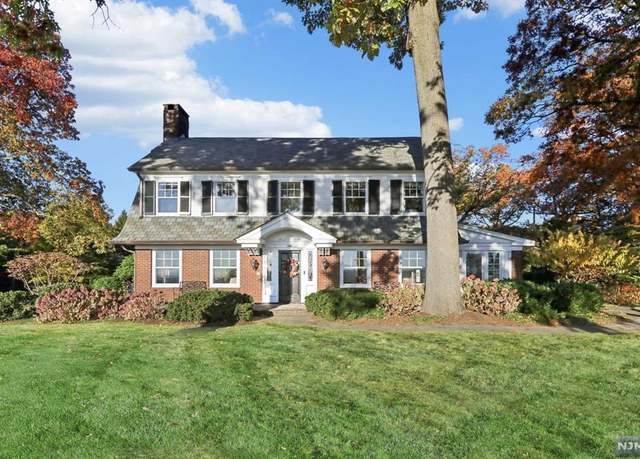 Property at 240 Crest Rd, Ridgewood, NJ 07450, 4 beds, 3.5 baths